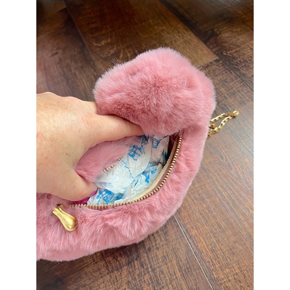 NEW heart purse furry purse pink purses - Picture 2 of 3